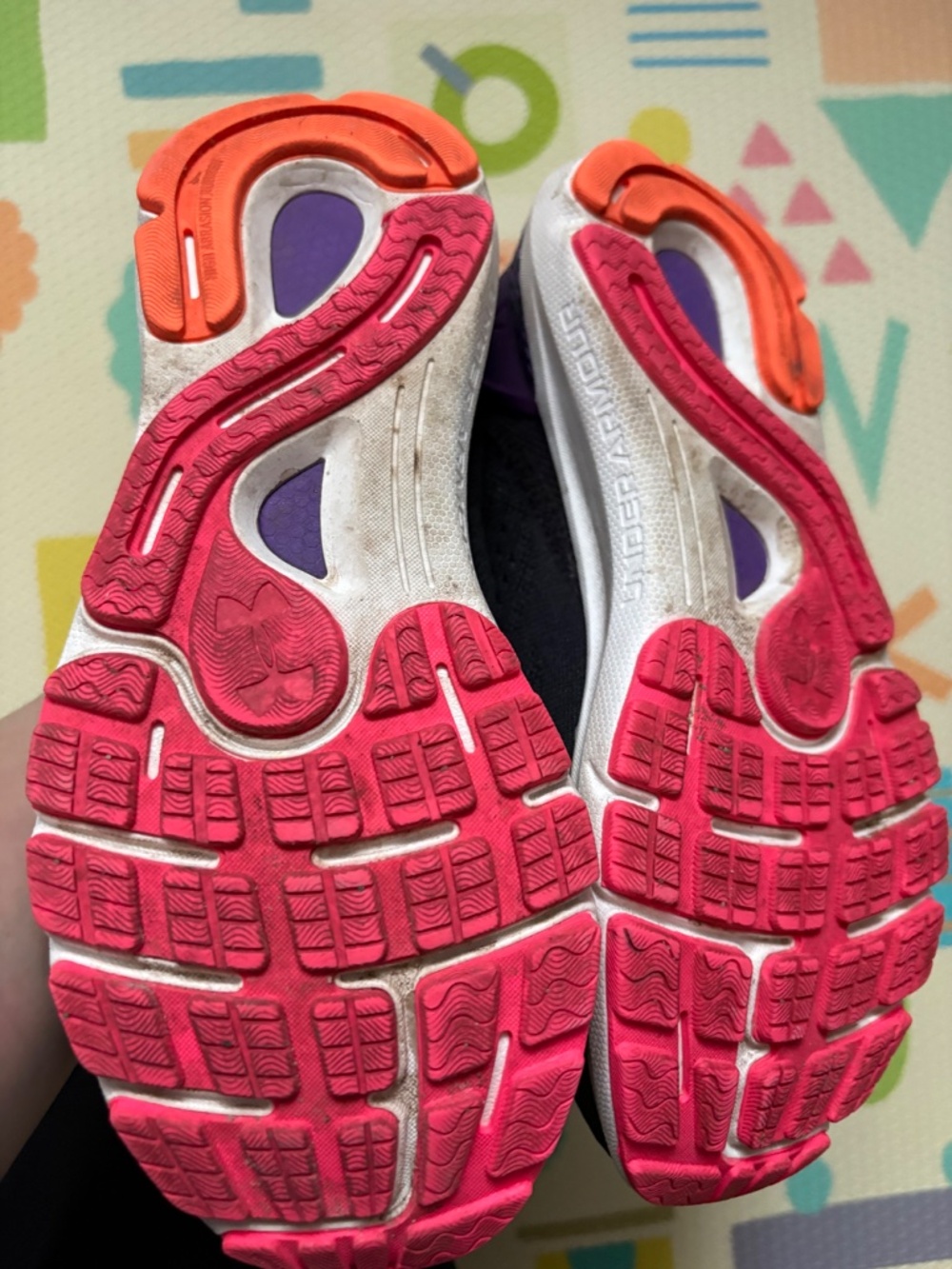 Running shoes - Picture 2 of 2